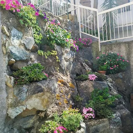 La Roccia Fiorita Appartamento Con Giardino E Jacuzzi Varazze Exterior photo