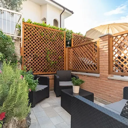 La Roccia Fiorita Appartamento Con Giardino E Jacuzzi Varazze Exterior photo